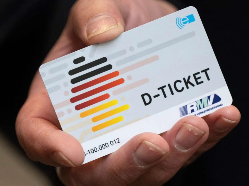 Deutschlandticket ile Almanya’da Sınırsız Seyahat Özgürlüğü: Ulaşımın Yeni Dönemi - Almanya üniversite rehberi
