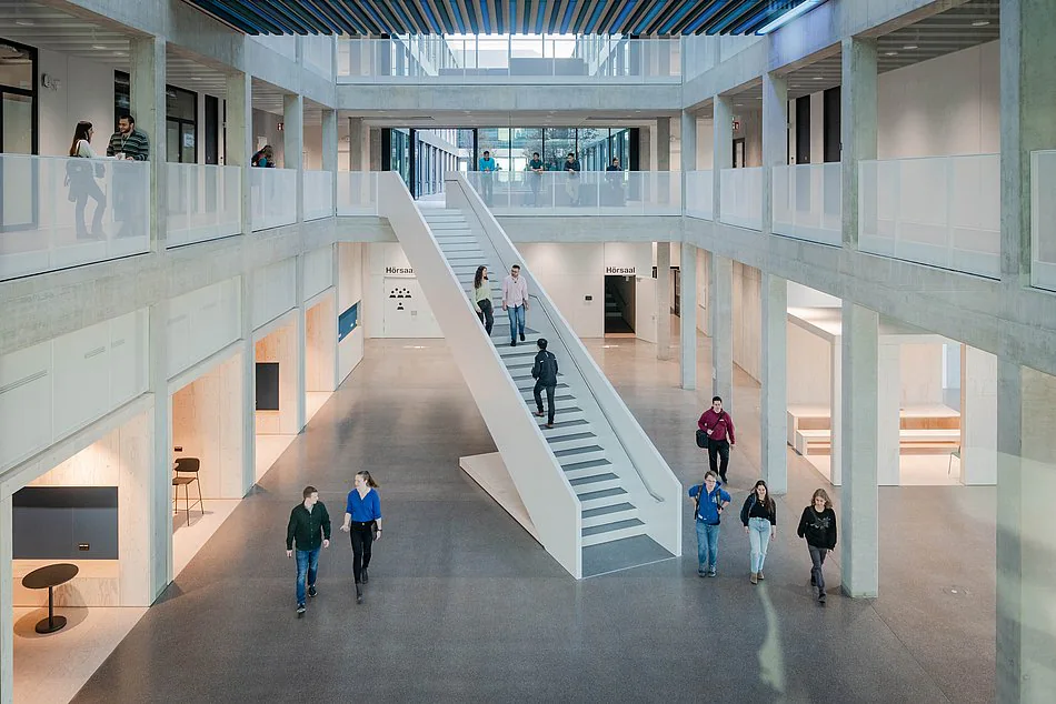 Technische Universität München TUM araştırma laboratuvarları teknoloji ekosistemi ve kampüs yaşamı